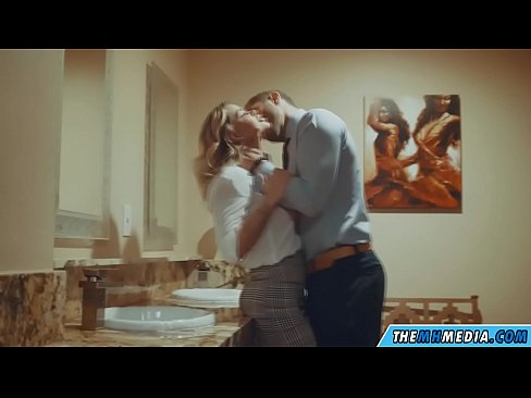 ❤️ Kiam belplena blondulo delogas vin en publika necesejo ❤❌ Rusia porno ĉe porno eo.sexvideosex.top ️❤